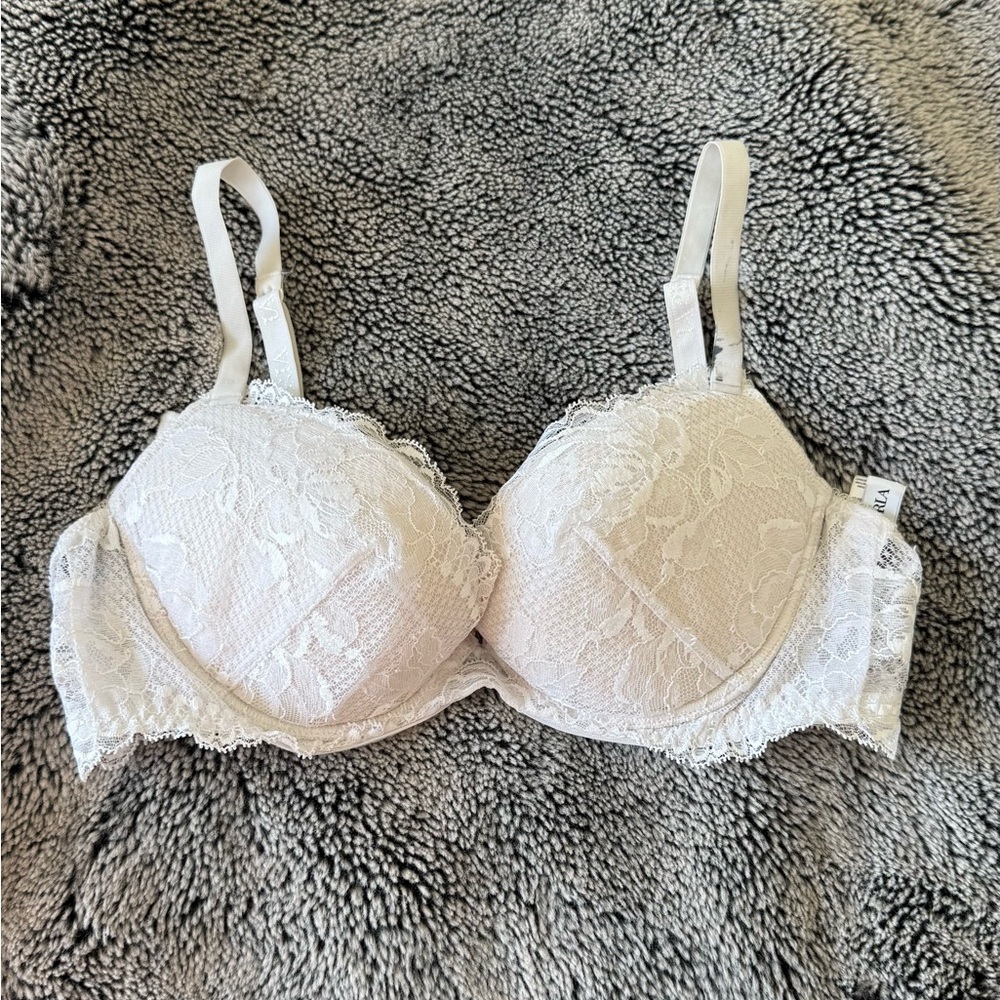 Elegant Lace Underwire Bra - Cream